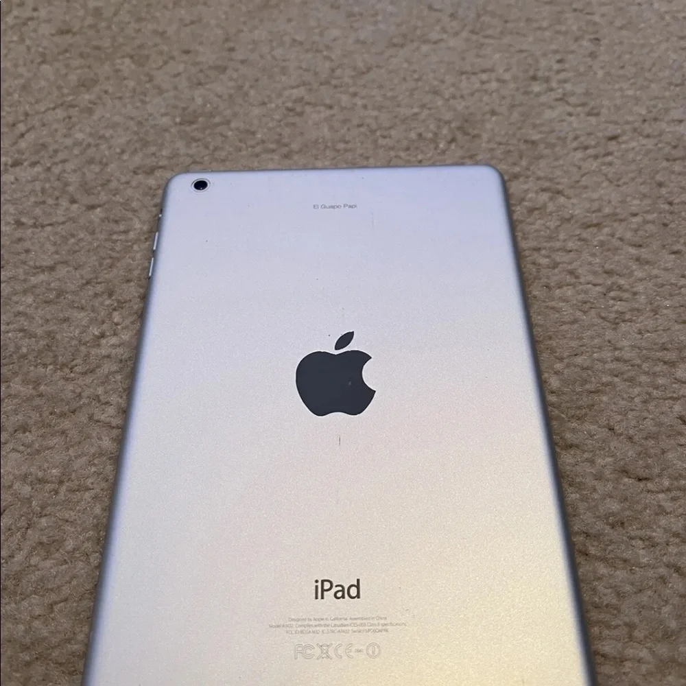 Used Apple iPad Mini WiFi MD531LL/A Silver 16GB Tablet Reader